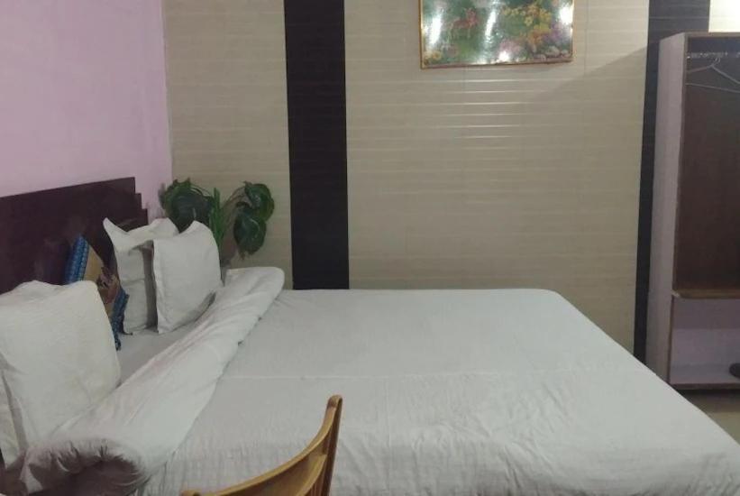 Hotel Surya Lake View Нейнитал Екстериор снимка