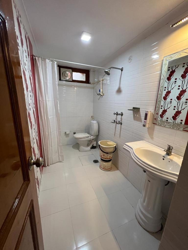 Hotel Surya Lake View Нейнитал Екстериор снимка
