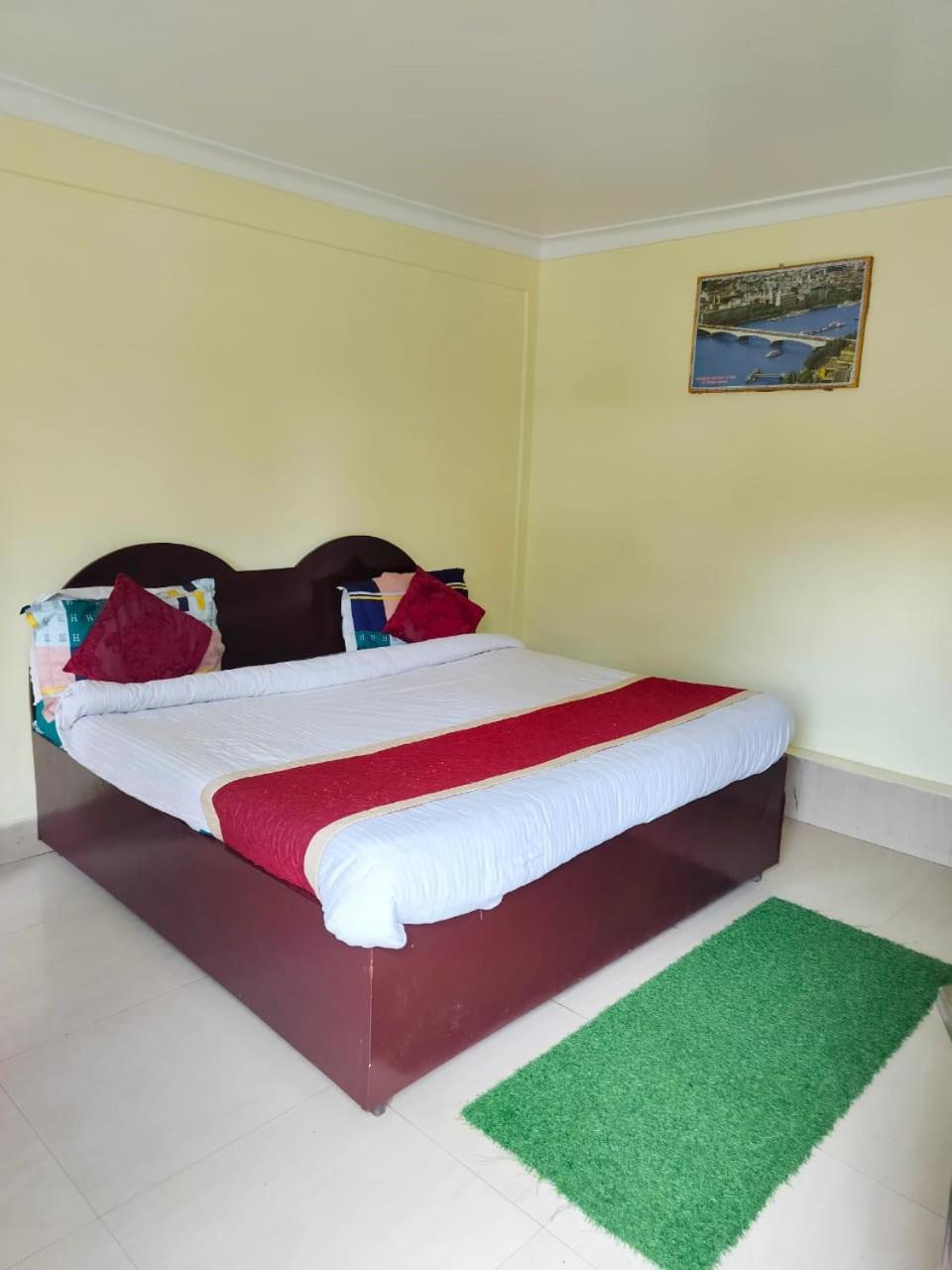 Hotel Surya Lake View Нейнитал Екстериор снимка