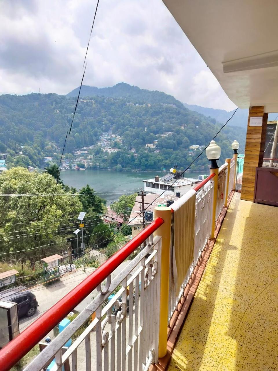 Hotel Surya Lake View Нейнитал Екстериор снимка
