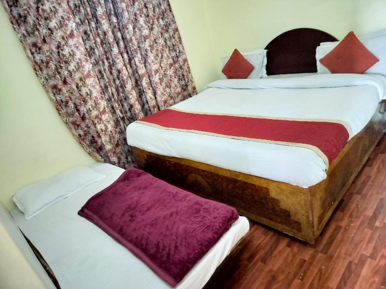 Hotel Surya Lake View Нейнитал Екстериор снимка