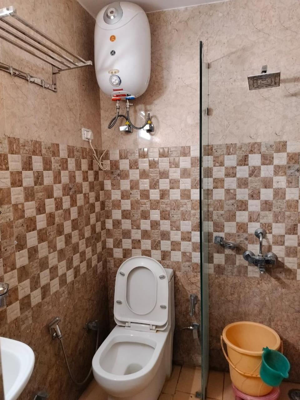 Hotel Surya Lake View Нейнитал Екстериор снимка