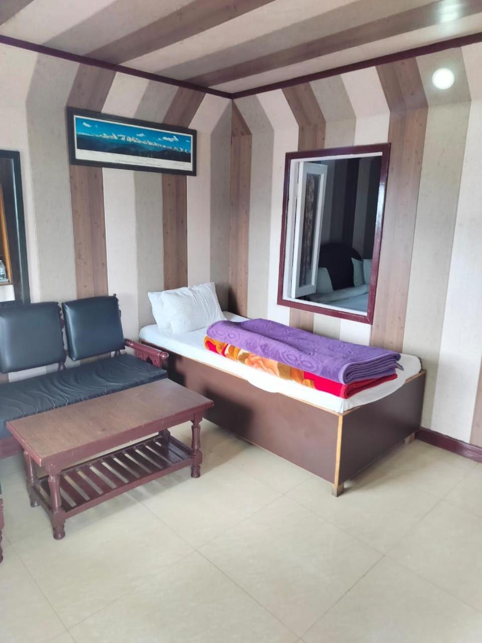 Hotel Surya Lake View Нейнитал Екстериор снимка